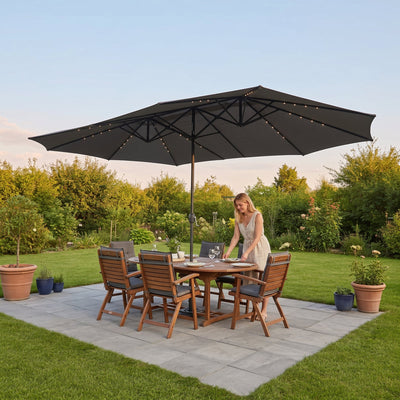 Parasol de jardin LED rectangulaire 400 x 250 cm au-dessus d'une grande table de jardin