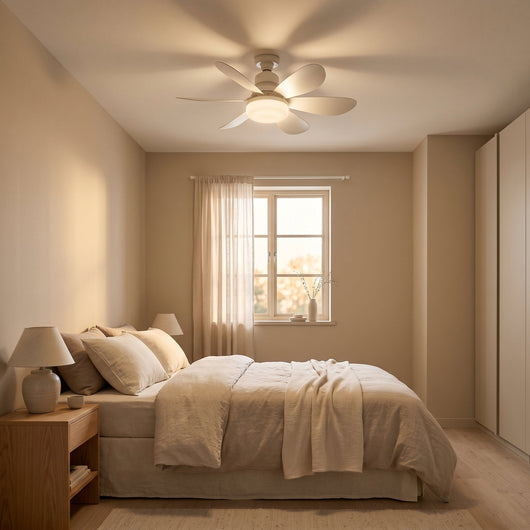 Plafonnier ventilateur LED Yselia dans une chambre