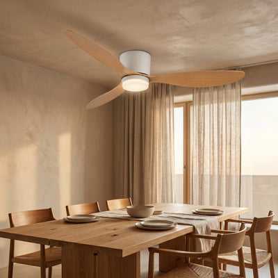 Ventilateur de plafond avec lumiere Sirane finition bois dans une salle a manger