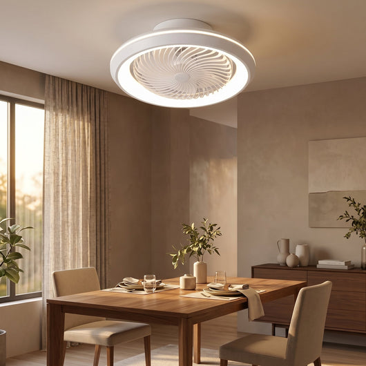 Ventilateur de plafond avec lumière Aelvys dans une salle à manger
