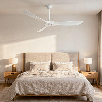 Ventilateur de plafond blanc Vaeron dans une chambre