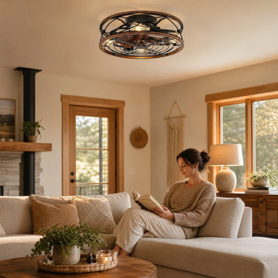 Ventilateur de plafond industriel Ferolys dans un salon chaleureux