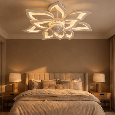 Ventilateur de plafond LED fleur Novyra dans une chambre